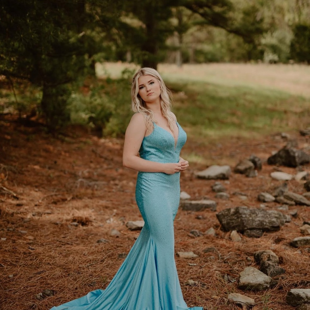 Ellie Wilde Blue Sleeveless Plunge Prom Gown (WORN ONCE)